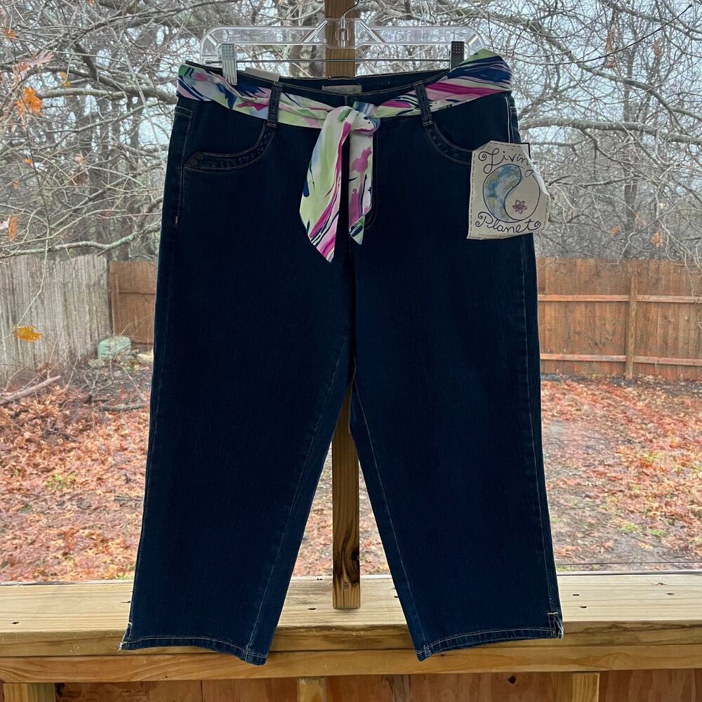 Living Planet Women's Dark Wash Cropped Jeans Size 8. NEW